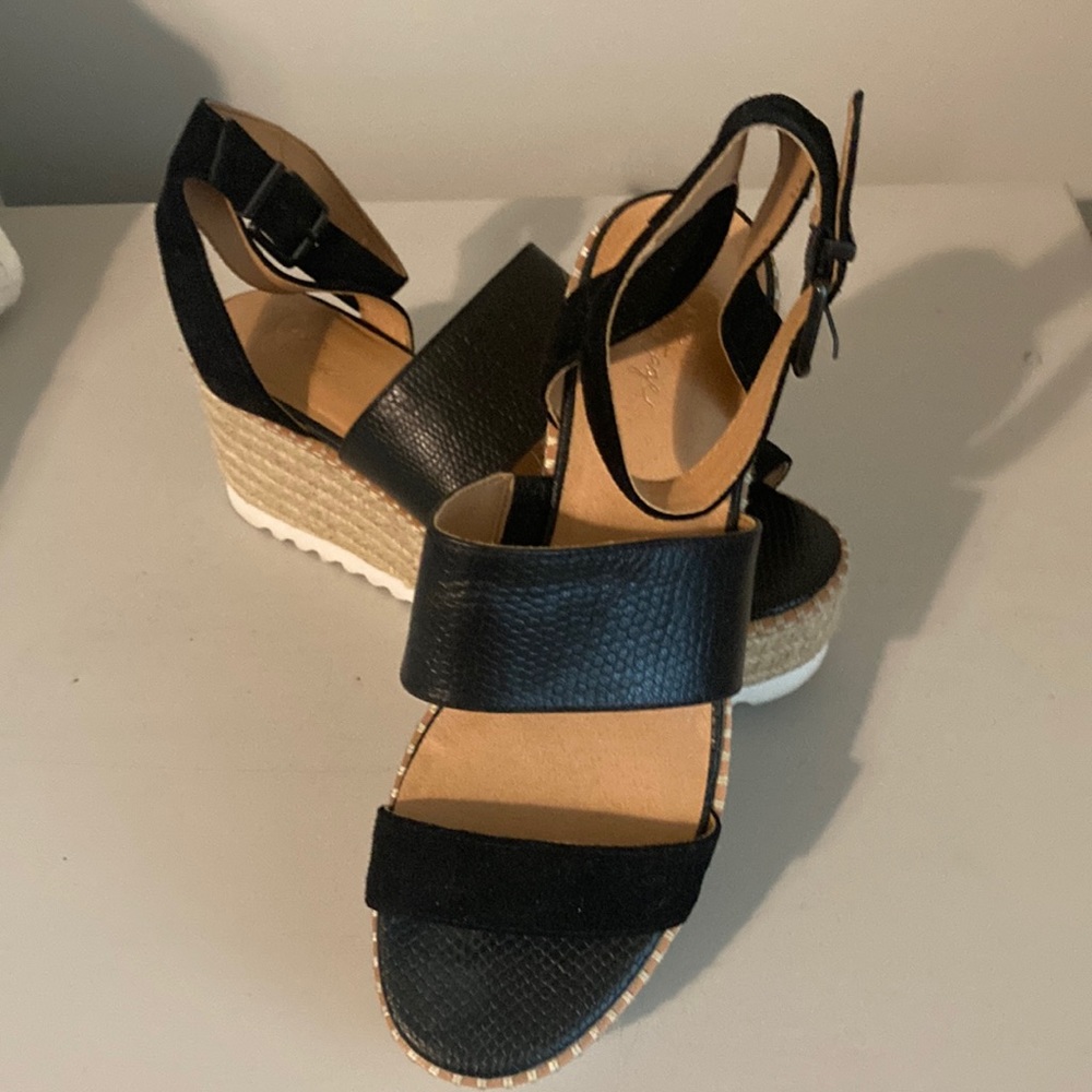 NWOT Black Size 9 Crown Vintage Wedge Sandals